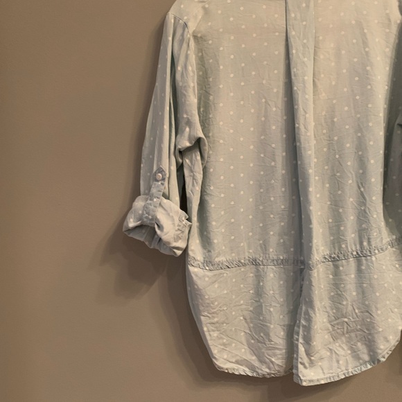 Chambray button down shirt with polka dots in great condition - Picture 8 of 10